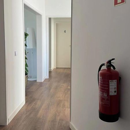 Comfy Room Near Metro & Airport Lisbona Esterno foto