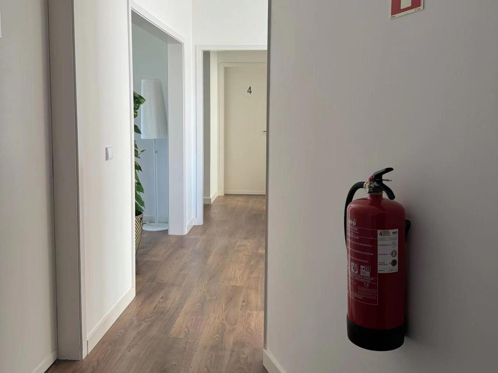 Comfy Room Near Metro & Airport Lisbona Esterno foto